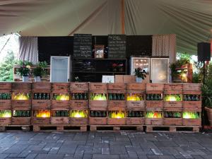 Harassen Bar Vintage mit Flaschen 4